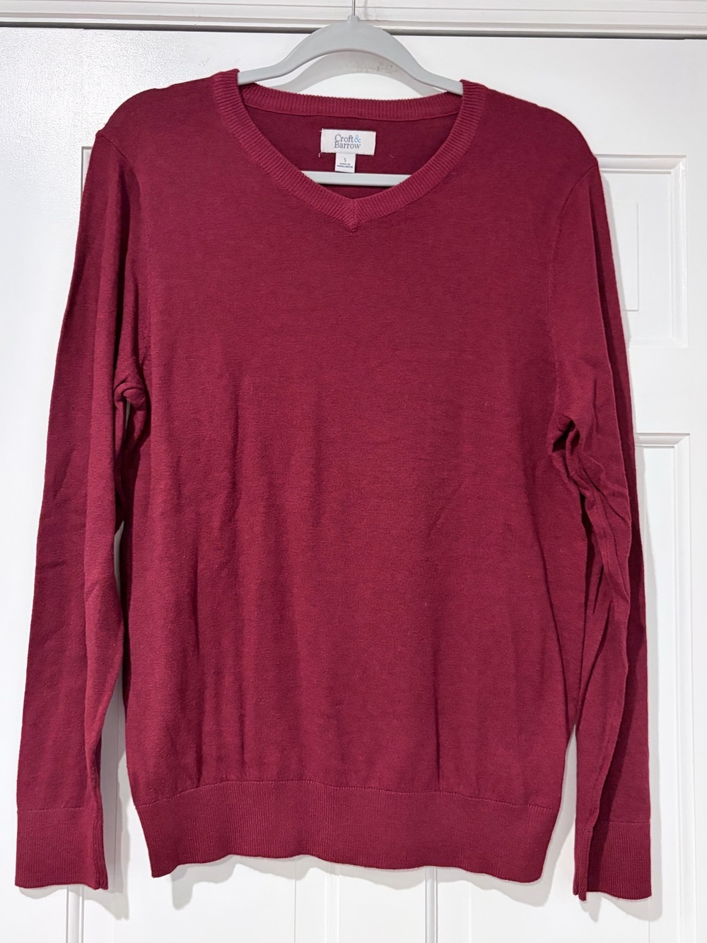croft & barrow Men’s V-Neck Sweater in Wine Red